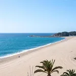 Beautiful Beachfront In Paradise Apartment
