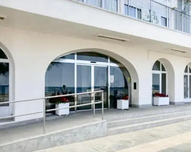 Beautiful Beachfront In Paradise